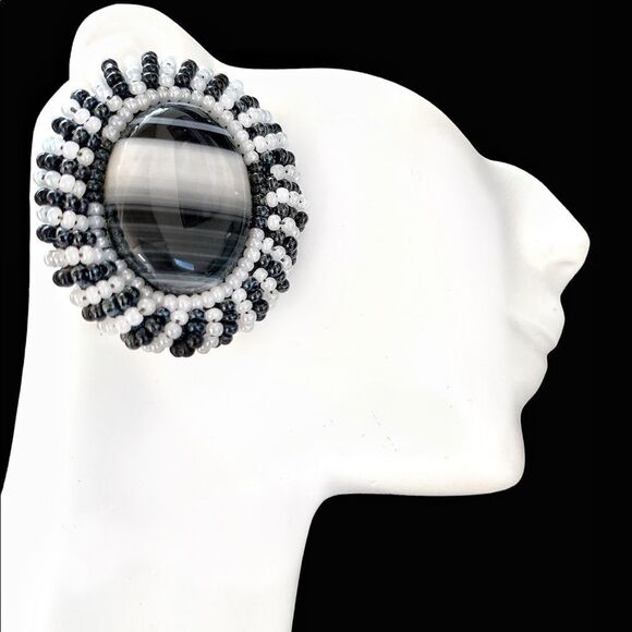 Vtg hand beaded black white banded agate earrings with glass bead border pierced - Picture 9 of 9